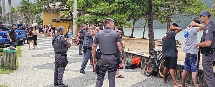 Polícia Militar e GCM realizam abordagens e impedem fluxo na Martim de Sá