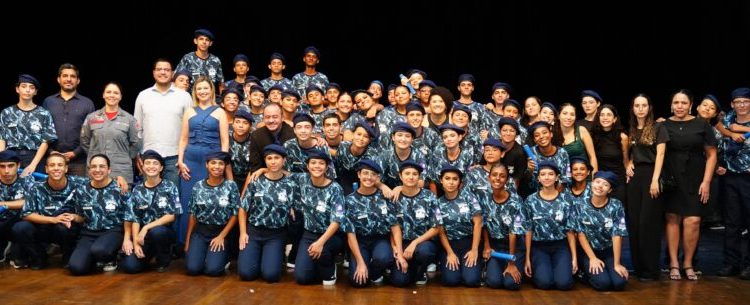 Prefeitura forma 6ª turma da Guarda Mirim e desde 2018 já encaminhou 304 para o mercado de trabalho