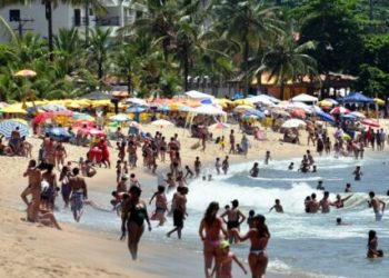 Pesquisa com setor turístico prevê 1,6 milhão de visitantes em Caraguatatuba na alta temporada