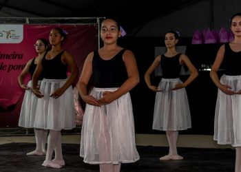Mais de 70 bailarinas realizam sonho de receber a sapatilha de ponta em cerimônia realizada pela prefeitura de Bertioga