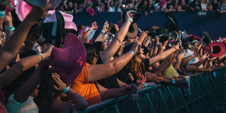 Belo, MC Kako e Gusttavo Lima são as atrações do Verão é Show neste fim de semana