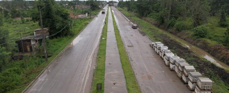 Prefeitura continua com obras de duplicação da Avenida José Geraldo Fernandes, no Pegorelli
