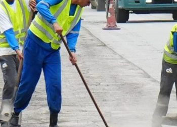 Obras de taludes na SP-55, em Caraguatatuba, estão suspensas temporariamente para desafogar trânsito