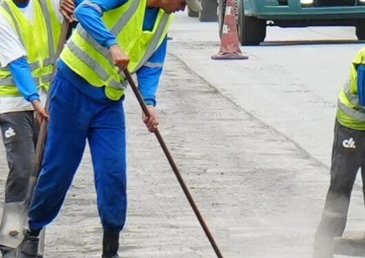 Obras de taludes na SP-55, em Caraguatatuba, estão suspensas temporariamente para desafogar trânsito