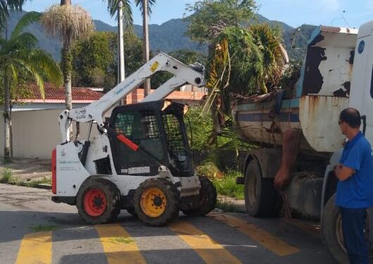 Prefeitura prossegue com força-tarefa na limpeza dos bairros, preparando a cidade para temporada de verão