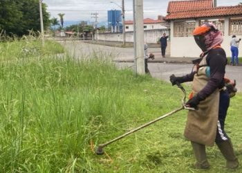 Prefeitura agiliza a limpeza dos bairros durante a temporada de verão