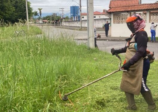 Prefeitura agiliza a limpeza dos bairros durante a temporada de verão