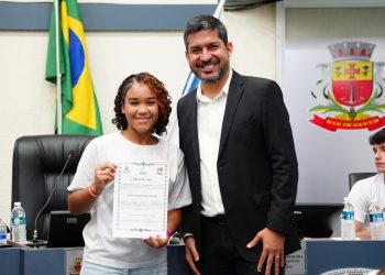 Câmara Municipal realiza sessão solene de encerramento do Programa Câmara Jovem 2024