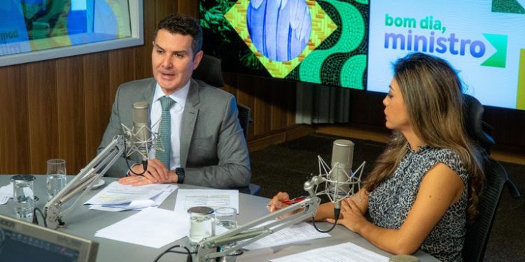 Periferia Viva: Jader Filho detalha ações que beneficiarão 285 mil famílias em 59 territórios