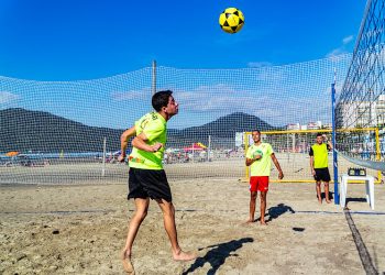 Torneio de futevôlei movimenta Praia da Enseada neste sábado (18)