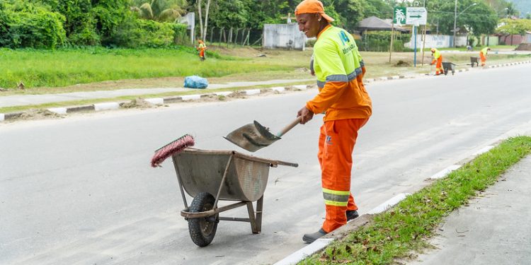 Prefeitura de Bertioga realiza mutirão de zeladoria em Boraceia