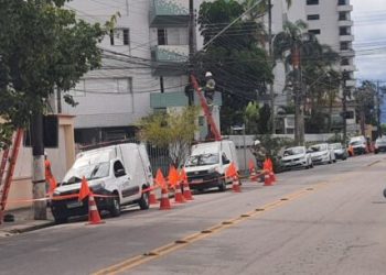 Governo Municipal e EDP removem cabeamentos irregulares no Centro de Caraguatatuba