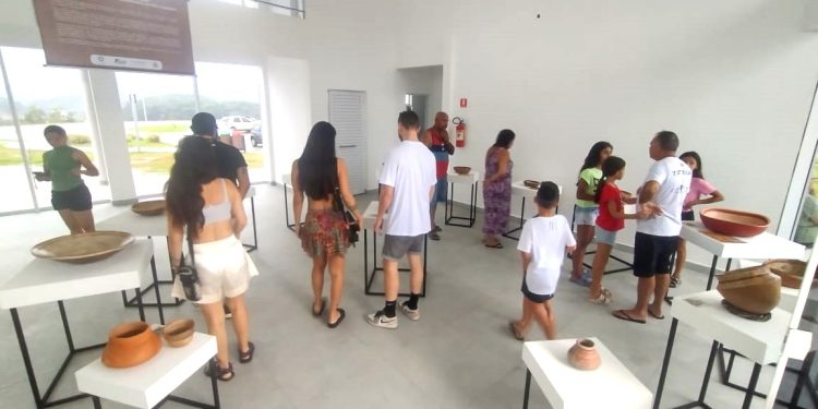 Mirante do Camaroeiro apresenta exposições com temática indígena do grupo Ubuntu Caraguatatuba – Ceramistas