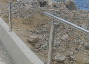 Prefeitura de Caraguatatuba notifica empresa por obra inacabada da Urbanização do Molhe Norte do Juqueriquerê