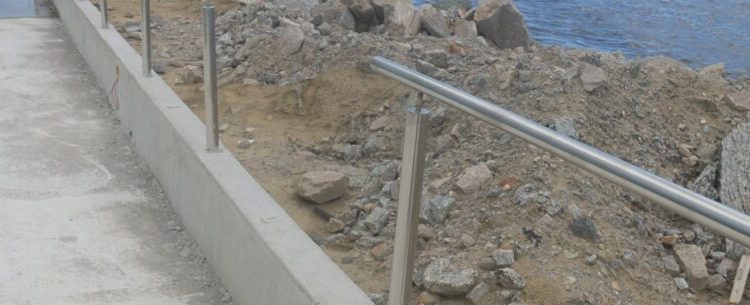 Prefeitura de Caraguatatuba notifica empresa por obra inacabada da Urbanização do Molhe Norte do Juqueriquerê