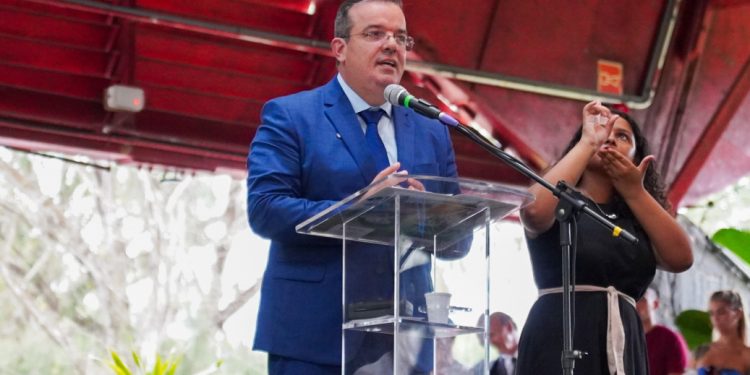 Em clima de celebração, Prefeito Marcelo Vilares toma posse em Bertioga