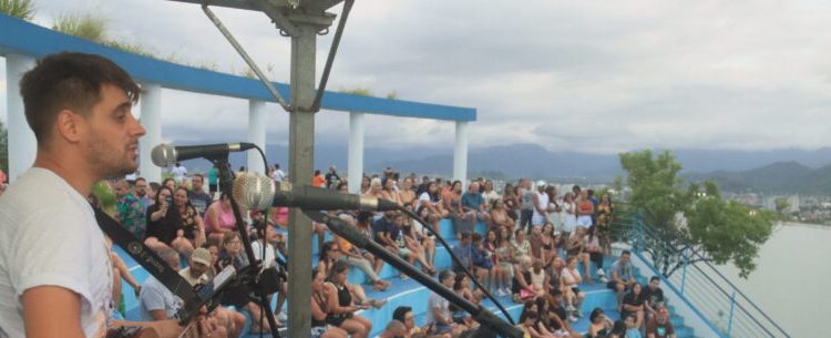 Primeiro fim de semana do “Canto Caiçara” abre vitrine para artistas locais e atrai visitantes