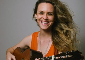 Cantora premiada se apresenta em Bertioga na próxima semana com participação especial de artista local