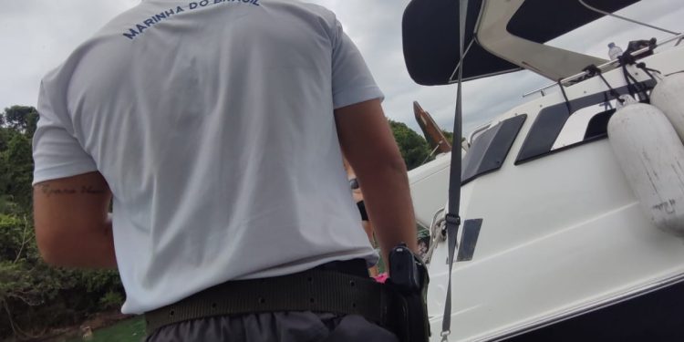 “Festa da lancha” e outras irregularidades são abordadas em operação entre a Marinha e a prefeitura de Bertioga