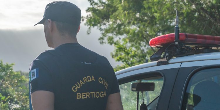 Suspeitos de furto são pegos pela GCM dentro de escola