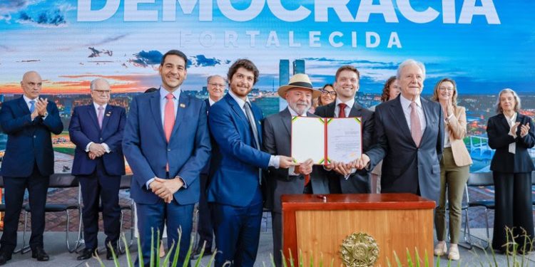 Presidente edita decreto que cria Prêmio Eunice Paiva de defesa da democracia