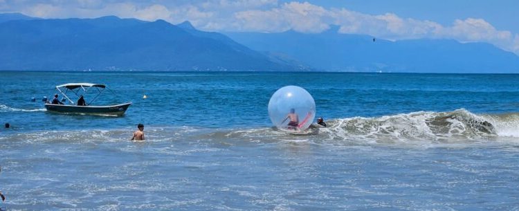 Governo Municipal fiscaliza praias, comércios e transportes de turismo de um dia em Caraguatatuba