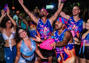 Bloquinhos, bailes, matinês e desfiles de escolas de samba animam o Carnaval em Bertioga