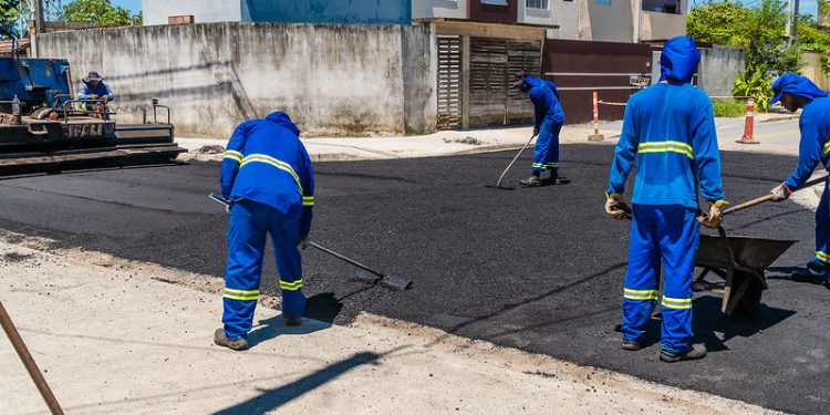 Bertioga avança com obras de pavimentação e drenagem no Jardim das Canções