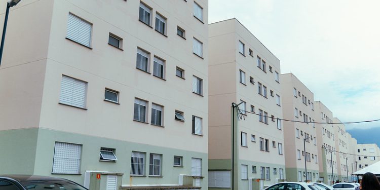 Casa própria é realidade para 230 famílias após entrega de chaves pela Prefeitura de Bertioga