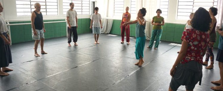 11º Encontro Internacional de Contato Improvisação no Litoral segue até domingo em Caraguá