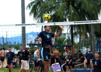 Torneio de Futevôlei reúne 77 duplas na Praia do Camaroeiro em Caraguatatuba
