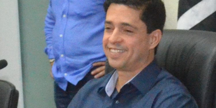 Presidente e funcionários da Câmara discutem reforma administrativa