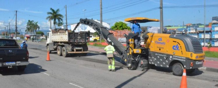 Após pedido do Governo Municipal, DER-SP faz recapeamento de trecho da SP-55 próximo ao trevo de Caraguatatuba