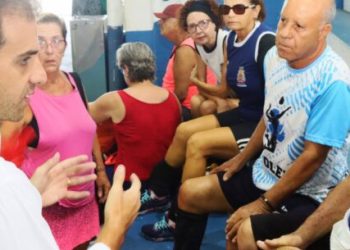 Atletas da terceira idade do vôlei adaptado comemoram retorno às aulas no Cemug com café da manhã