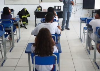 Programa Bombeiro na Escola retoma aulas para 8º e 9º anos da Rede Municipal de Ensino