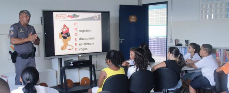 Programa de combate às drogas tem início em Escola Municipal do Travessão