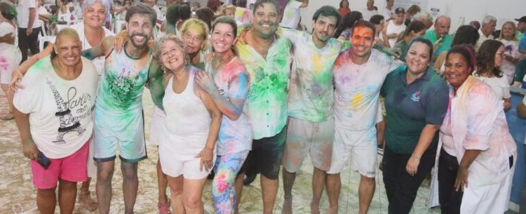 Festa das Cores reúne 300 pessoas para comemorar aniversariantes do mês dos usuários do Ciapi