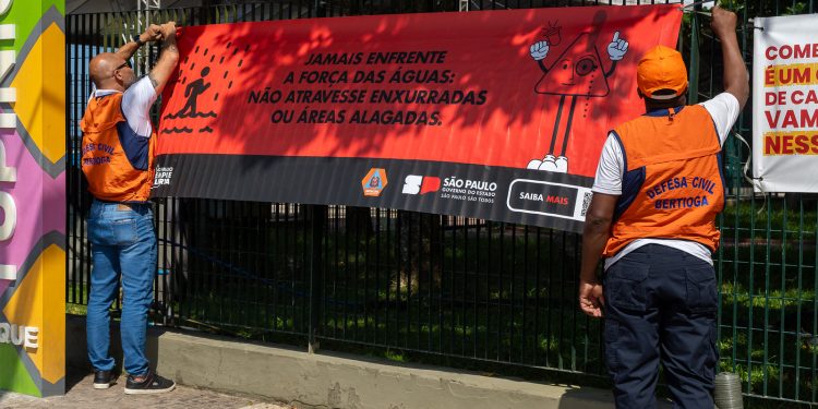 Defesa Civil de Bertioga reforça medidas de segurança na praia