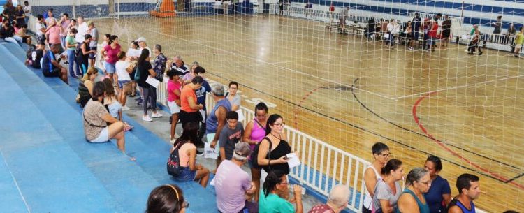 Mais de 500 pessoas comparecem no primeiro dia de rematrícula nas atividades esportivas em Caraguatatuba