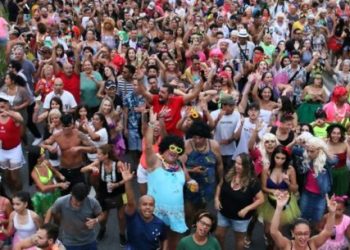 Sete blocos desfilam no sábado de Carnaval em Caraguatatuba no Centro e Massaguaçu