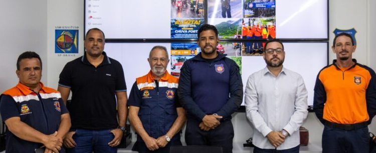 Equipe da Defesa Civil de Caraguatatuba visita Centro de Gerenciamento de Crise da Defesa Civil de São Sebastião