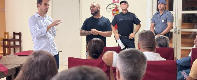 Governo municipal participa de reunião para ouvir reivindicações de moradores da Rua Banco Itaú