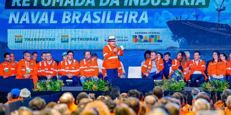 A Petrobras é do Brasil”, diz Lula, durante cerimônia de renovação da frota naval da estatal