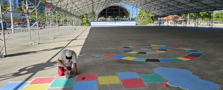 Praça da Cultura em Caraguatatuba ganha intervenção artística com amarelinhas para todas as idades