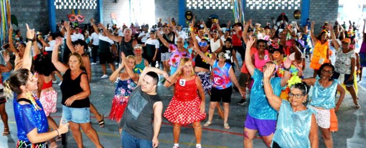 Banda Carlos Gomes, Bateria da X-9 Canto do Mar e desfile de fantasias animam Carnaval na quadra do Ciapi