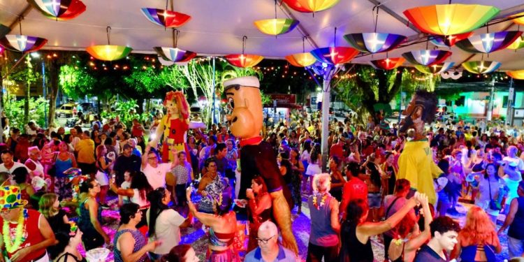 Matinês, bailes populares e premiação do Oscar marcam o 25º Carnaval de Antigamente de Caraguatatuba