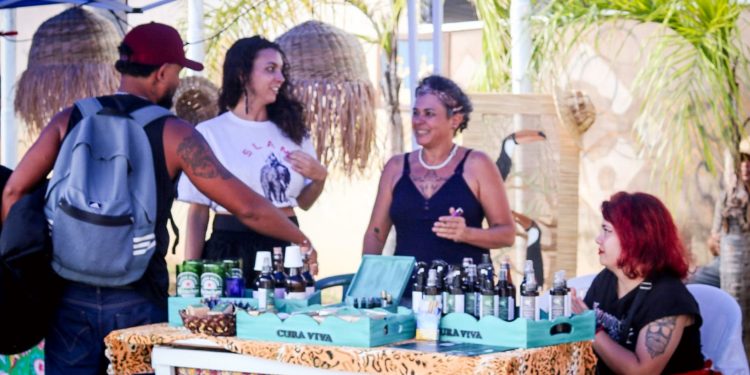 Coletivo Rapecca: Neste sábado tem feira agroecológica na Praça do Caiçara   