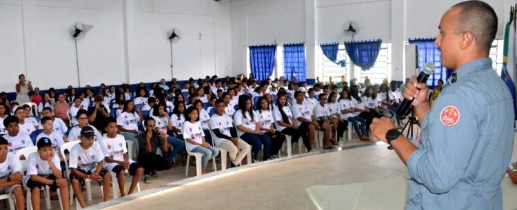 Projeto Bombeiro na Escola forma alunos da EMEF Prof.º Euclydes Ferreira