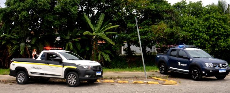 Agentes de trânsito e do Detran realizam blitz educativa para motoristas de transporte escolar no Pontal Santamarina