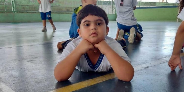 E.M. Prefeito Eurípedes da Silva Ferreira realiza ação de “meias trocadas” em apoio ao Dia Mundial da Síndrome de Down